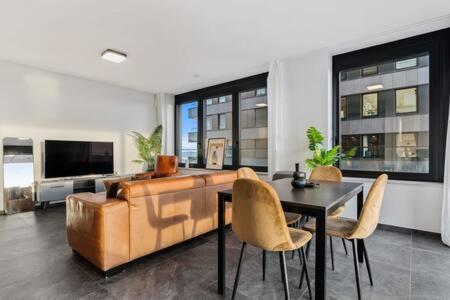 Spa, Gym & Pool In Cloche D'or Id6 Apartment