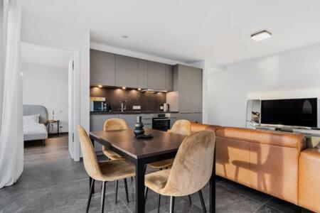 Spa, Gym & Pool In Cloche D'or Id6 Apartment