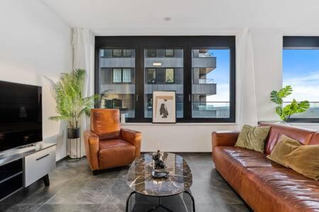 Apartment Spa, Gym & Pool In Cloche D'or Id6 *
