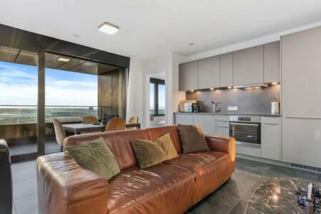 Spa, Gym & Pool In Cloche D'or Id6 Apartment *