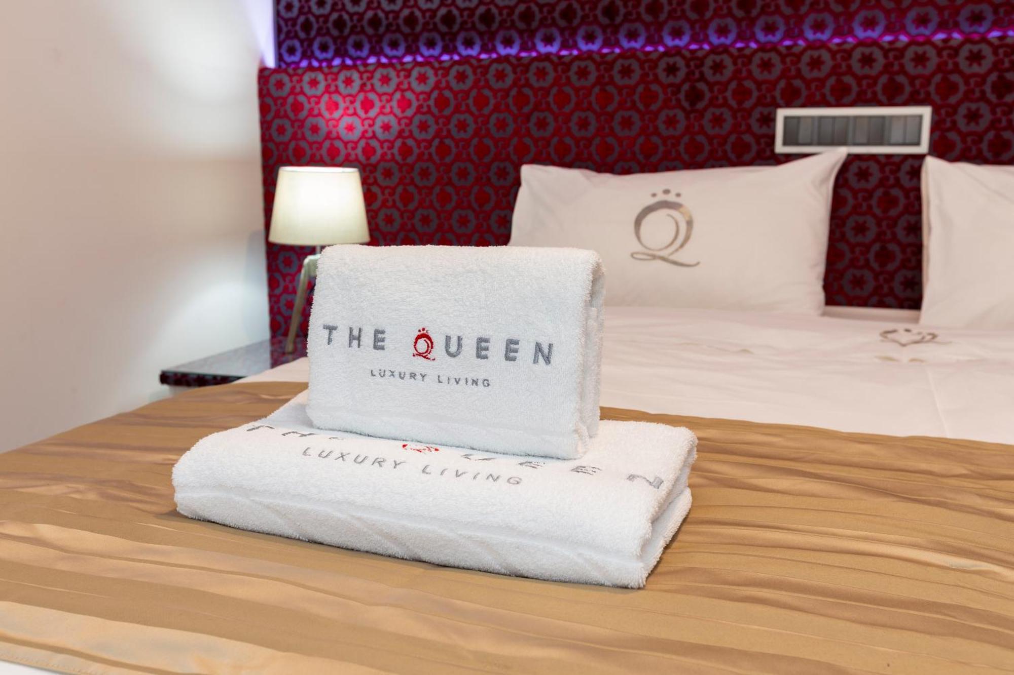 The Queen Luxury - Carlotta *