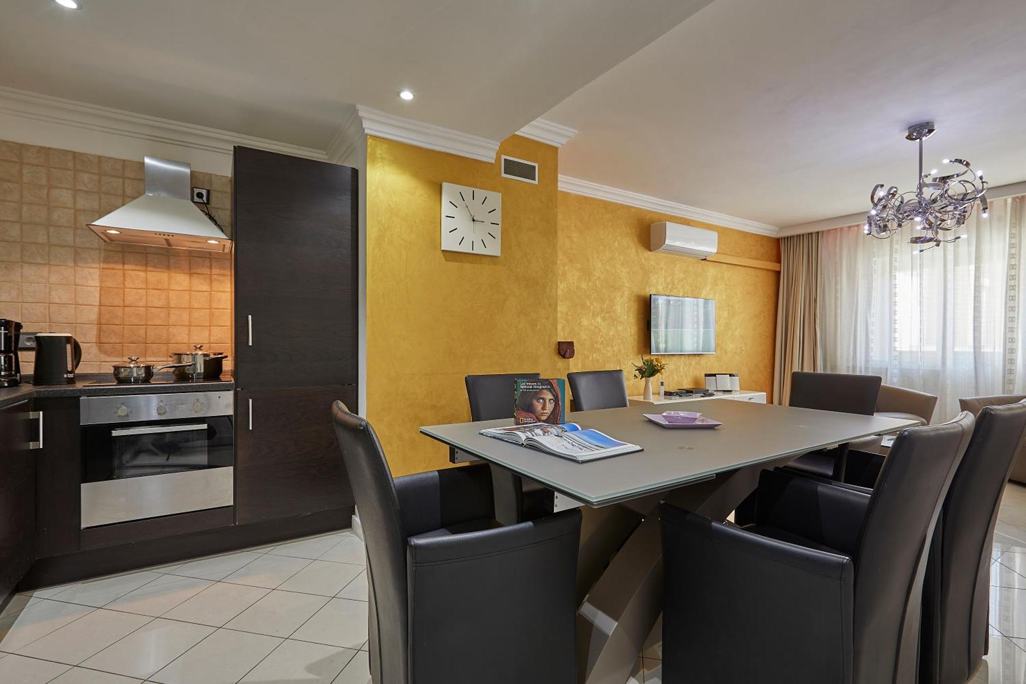 The Queen Luxury - Cortina Apartamento Luxemburgo