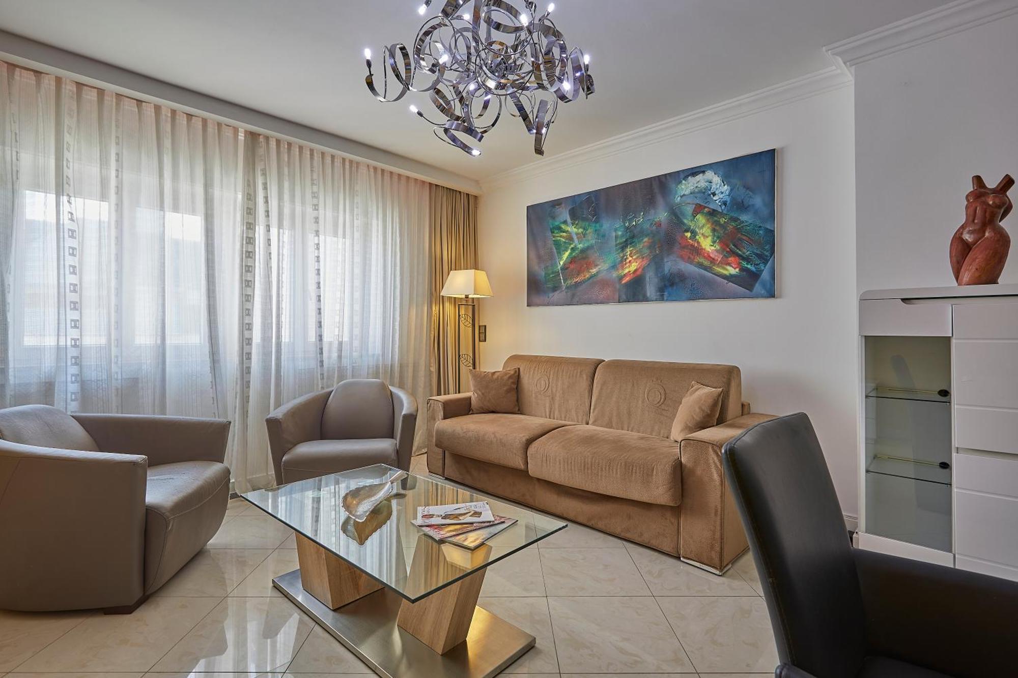 The Queen Luxury - Cortina * Luxemburgo