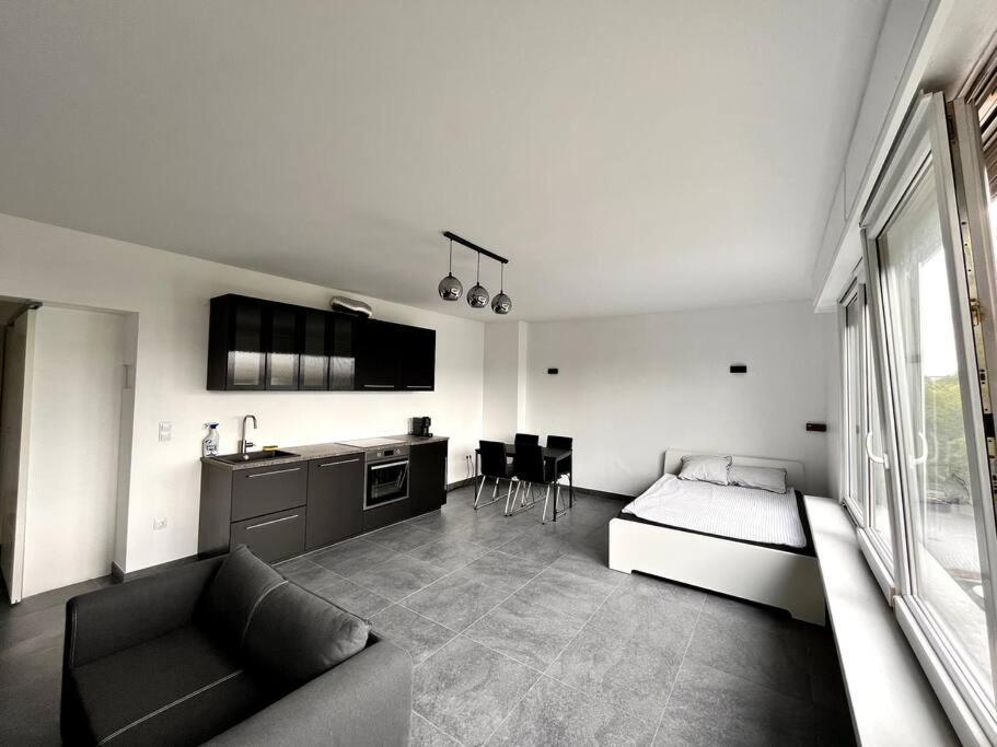 Stylish Fully Equipped Studio Close To Centre