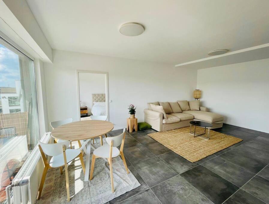 Large 1 Bedroom In Center With Terrace & Parking - 67b *
