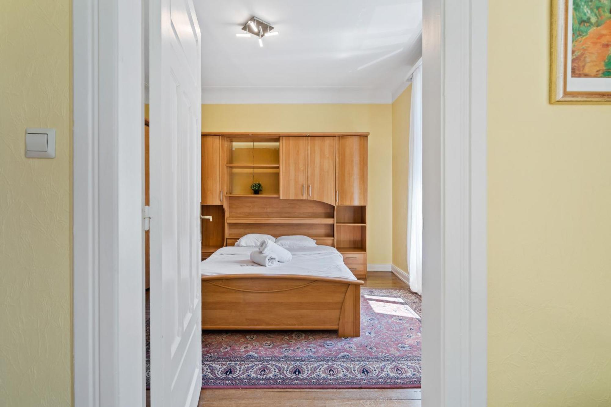 Charming 3-br Townhome Near City Center Apartamento *