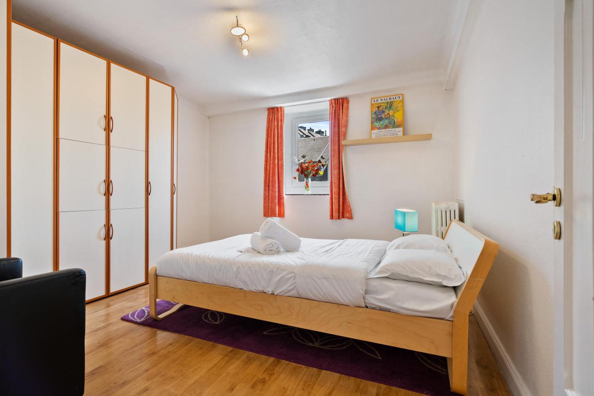 Charming 3-br Townhome Near City Center