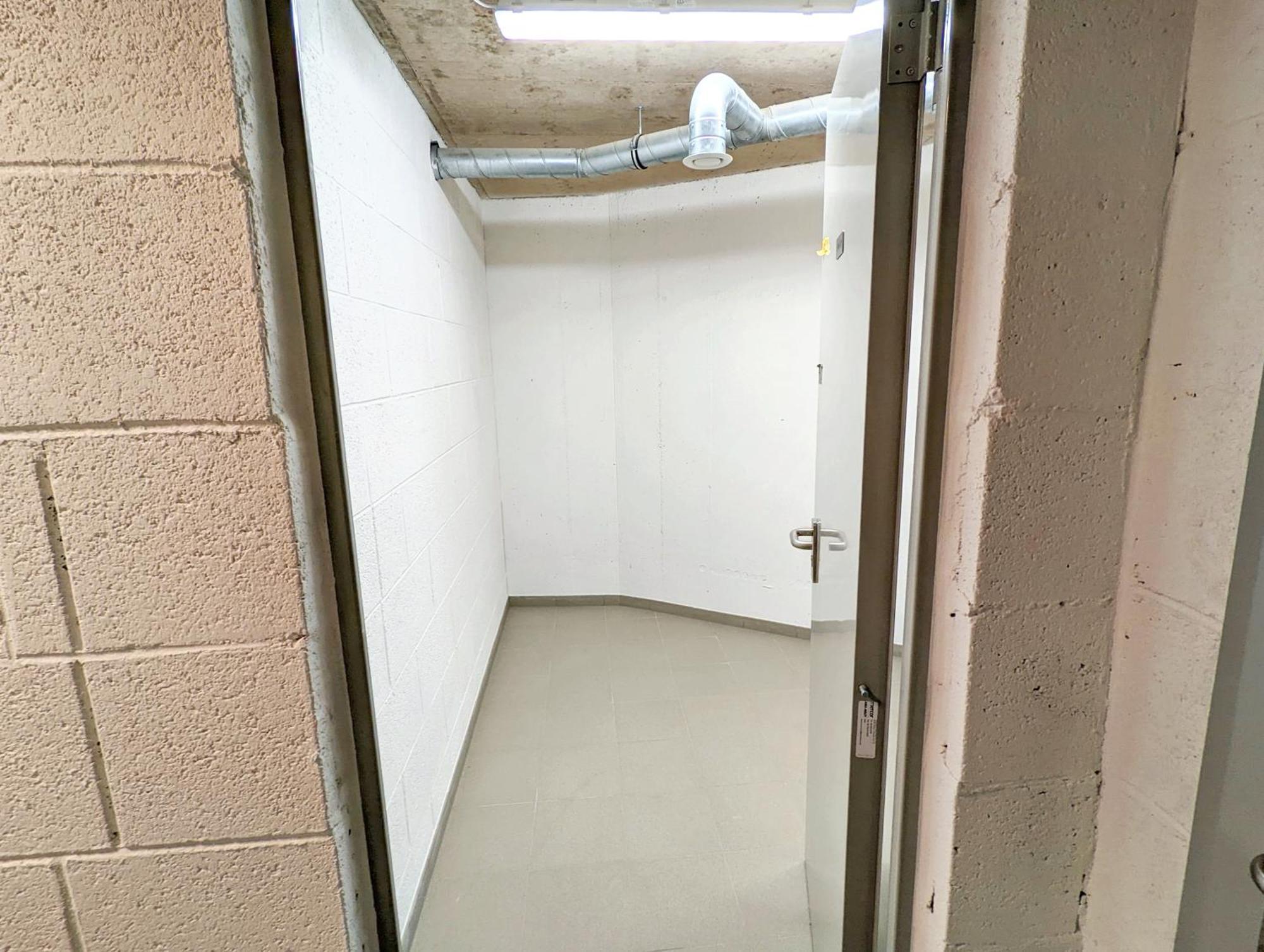 Belair New 1br W/ Balcony+garage Apartment