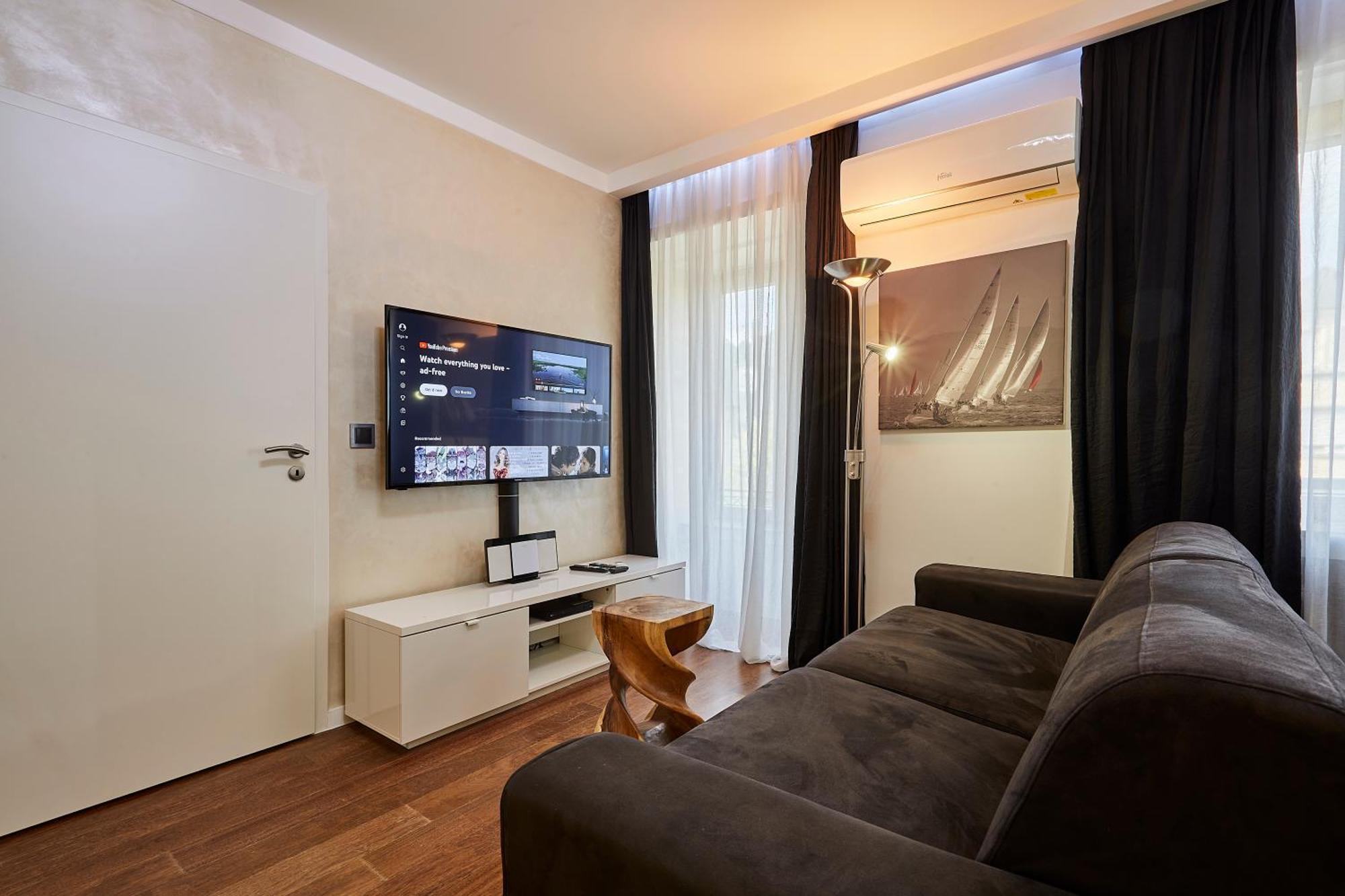 The Queen Luxury - Medici Luxembourg