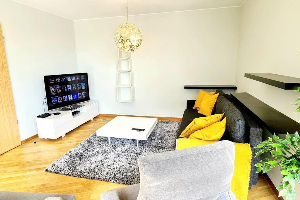 Luxury One Bedroom Flat With Parking&balcony-cent2 Appartement *