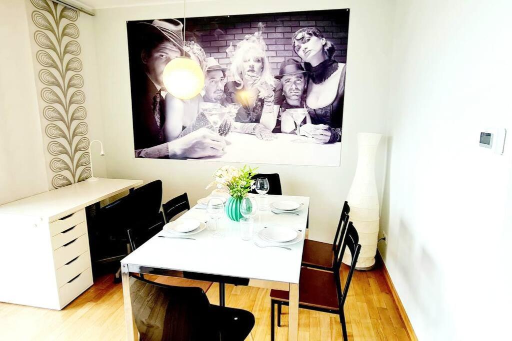 Luxury One Bedroom Flat With Parking&balcony-cent2 *