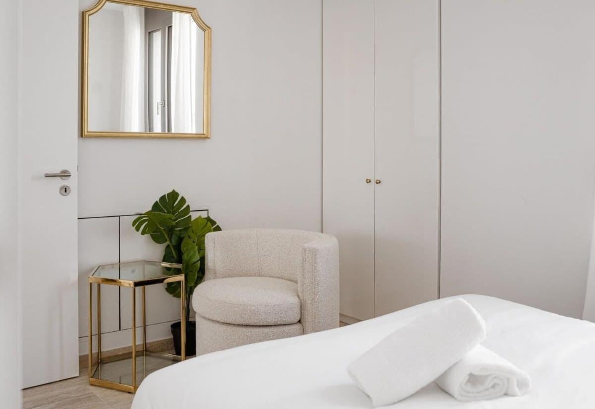 Elegance In Historic Ville-haute Apartment