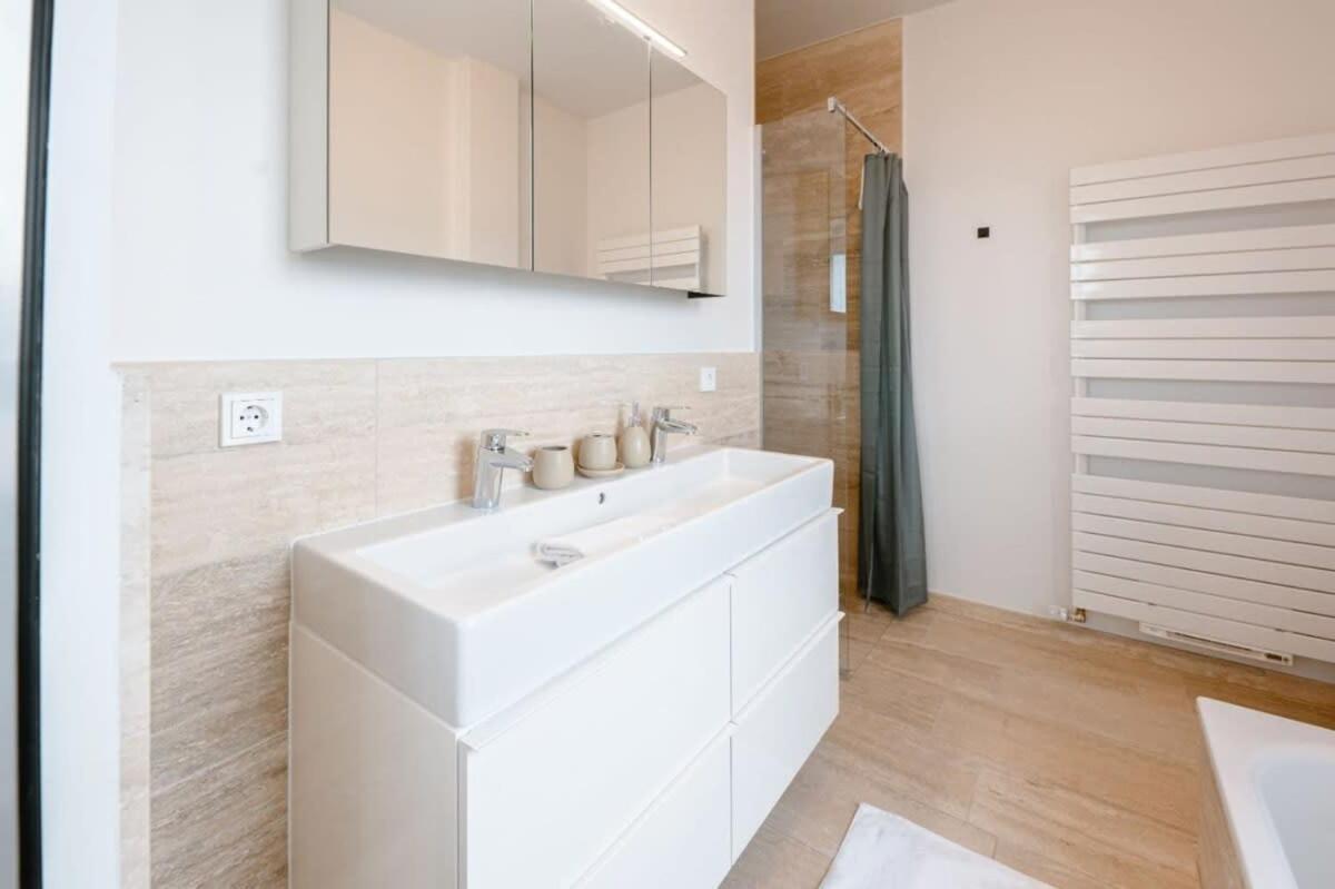 Apartment Elegance In Historic Ville-haute *