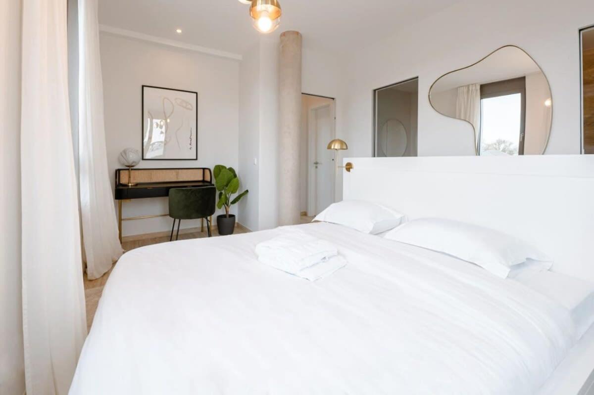 Elegance In Historic Ville-haute Apartment Luxemburg