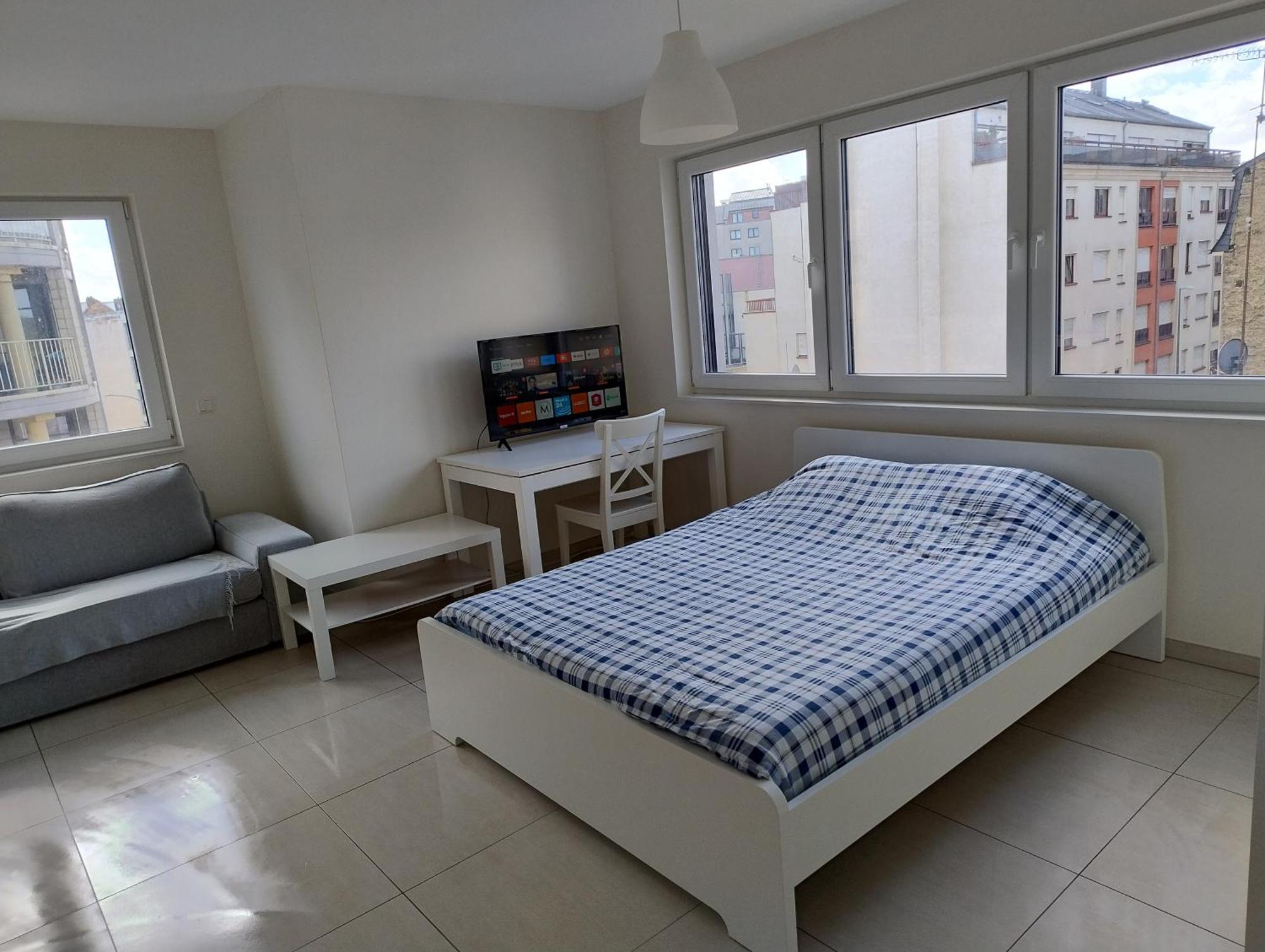 Elegant Spacious With Open Kitchen, Steps From Train Station Maison d'hôtes