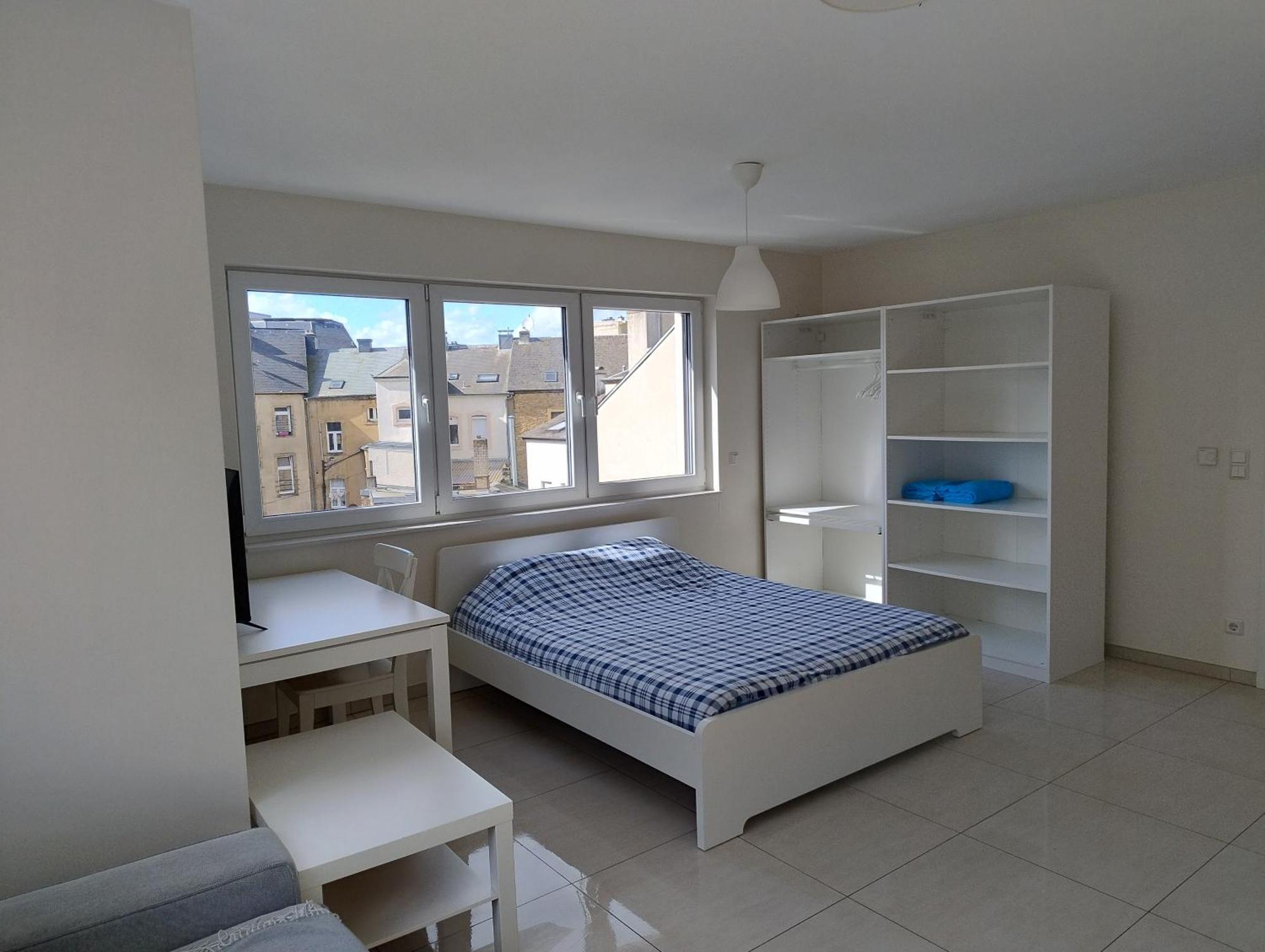 Elegant Spacious With Open Kitchen, Steps From Train Station *
