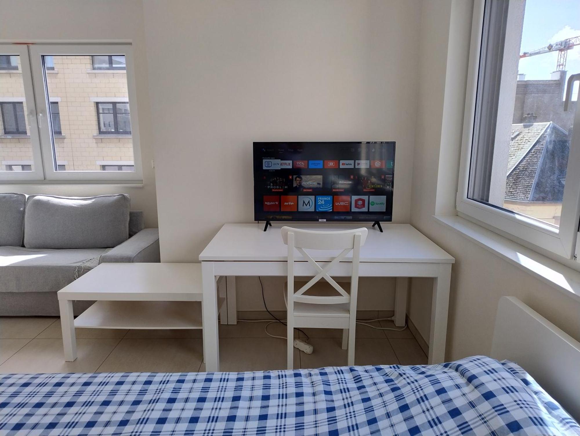 Elegant Spacious With Open Kitchen, Steps From Train Station * Luxembourg