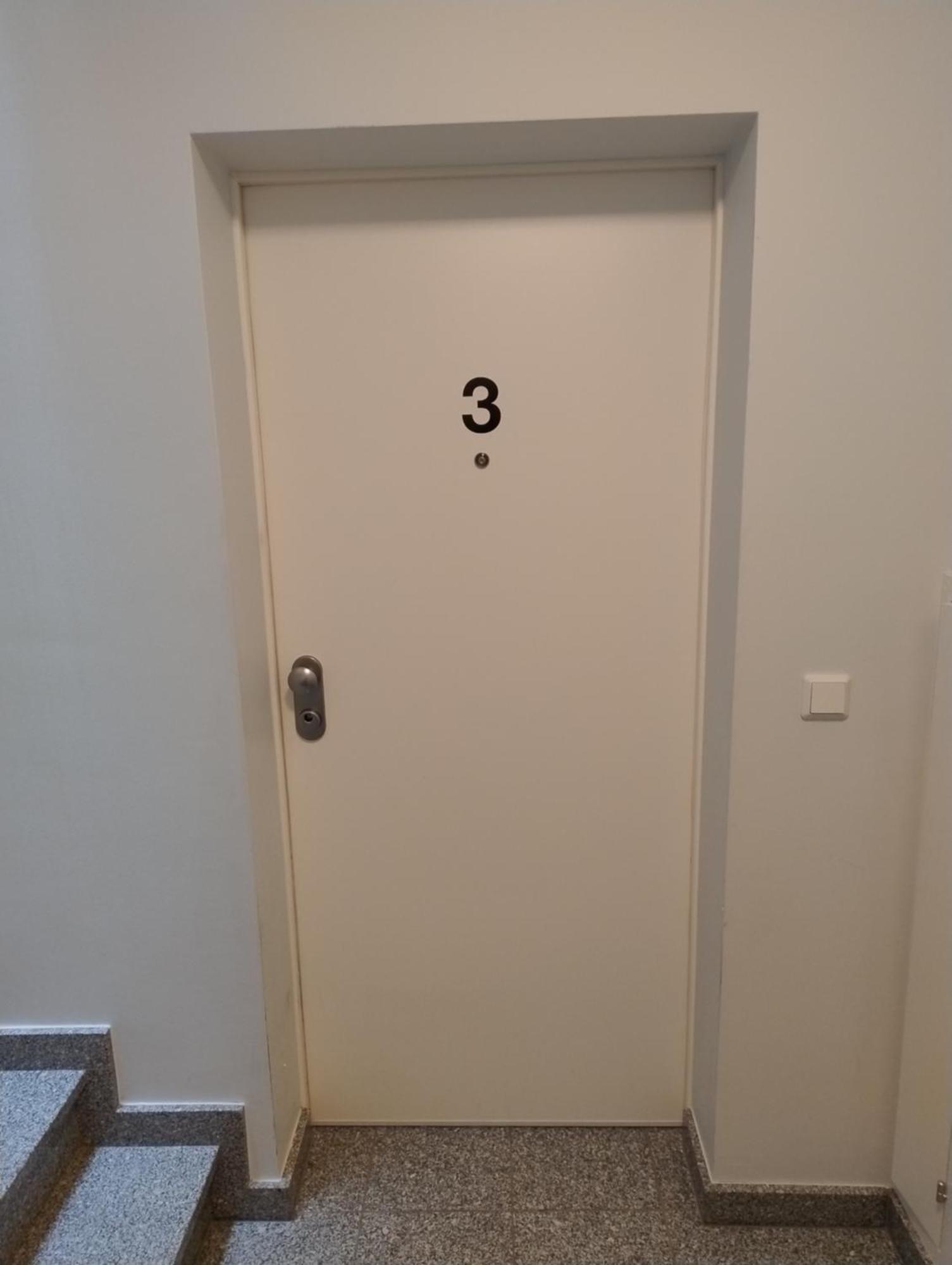 Elegant Spacious With Open Kitchen, Steps From Train Station *