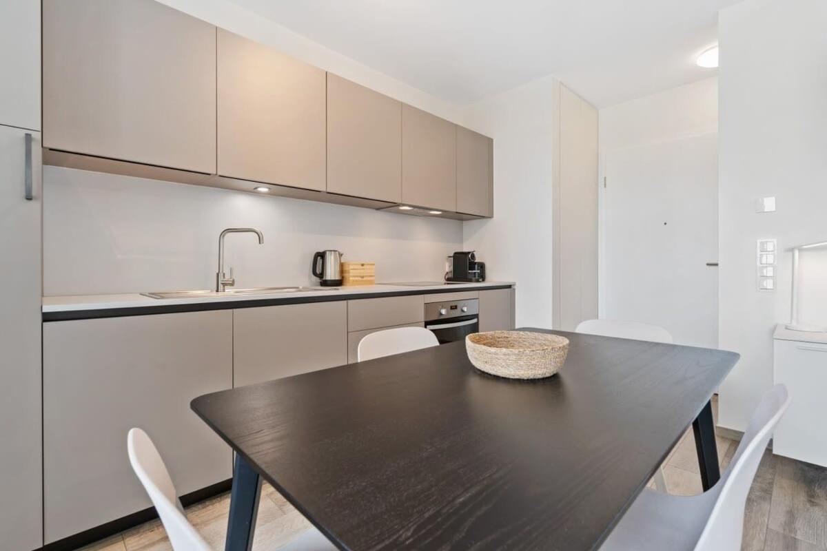 Apartment Modern Studio With Balcony In *