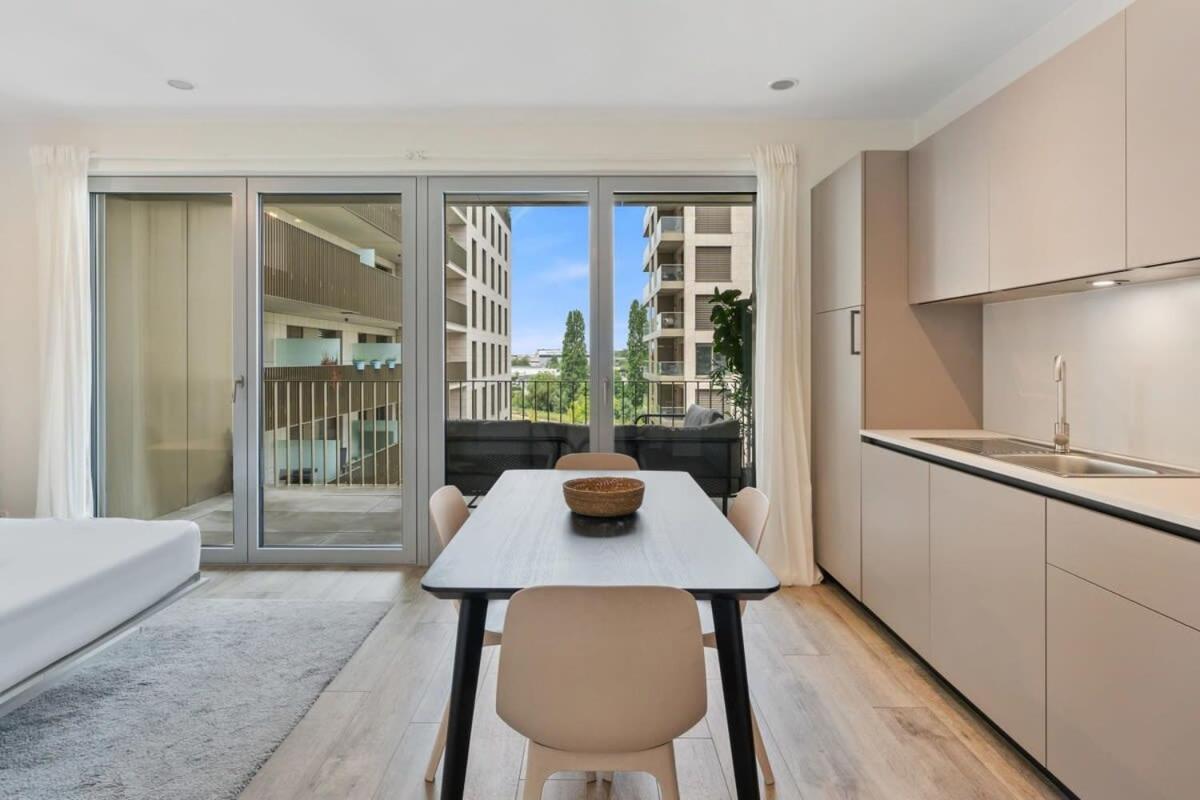 Apartment Modern Studio With Balcony In