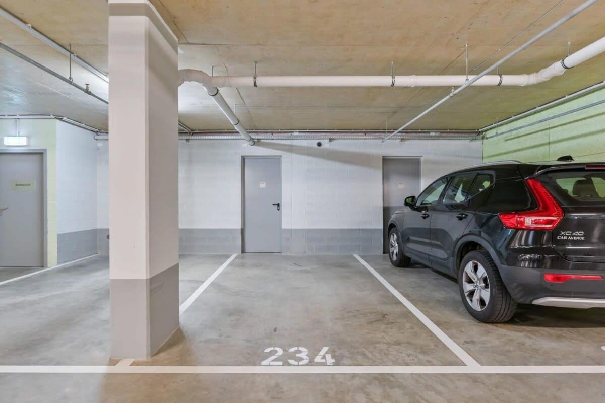 Appartement Modern Studio With Balcony In *