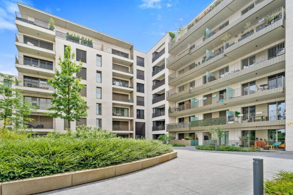 Apartment Modern Studio With Balcony In