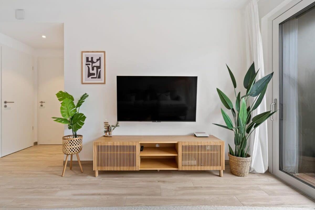 Modern 1br Apt With Balcony Near City Center Apartment *