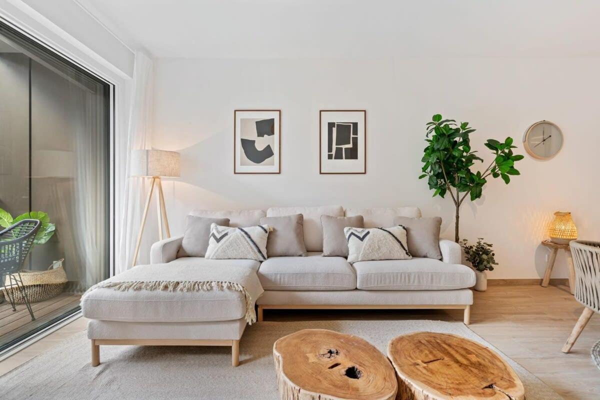 Apartment Modern 1br Apt With Balcony Near City Center