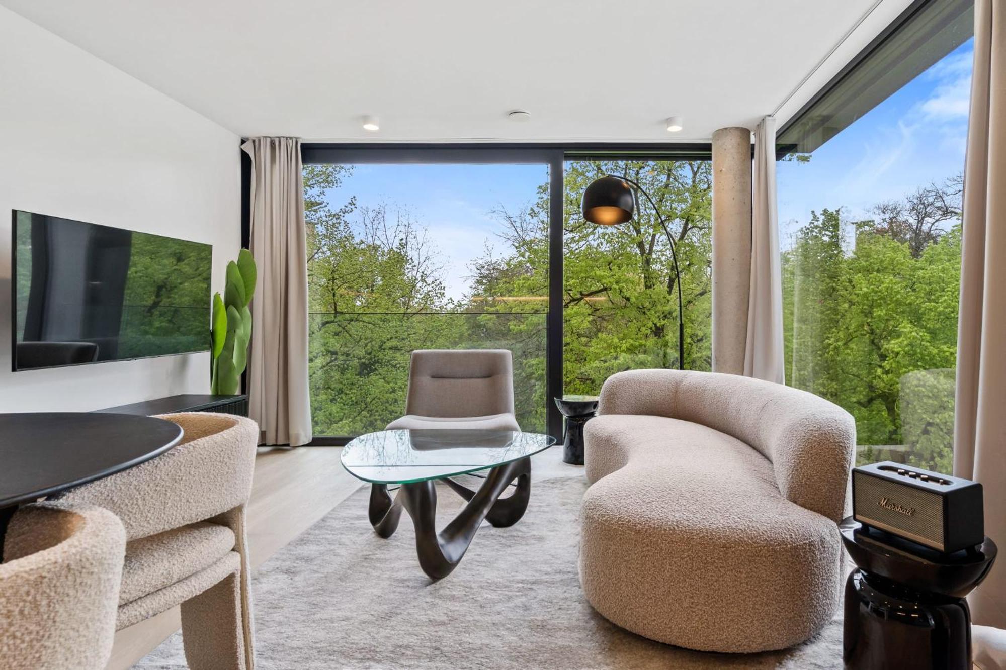 Luxury Downtown With Modern Amenities