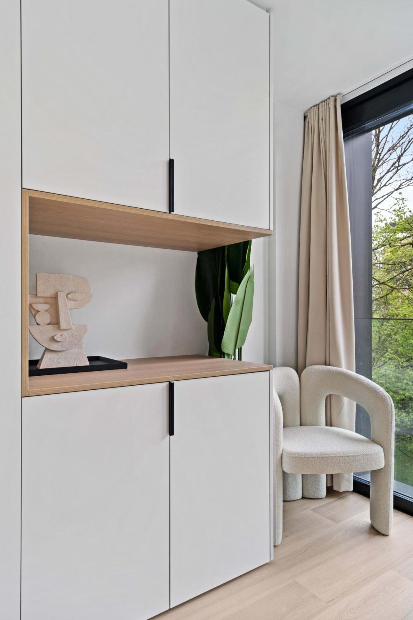Luxury Haute Haven Queen Bed & Views