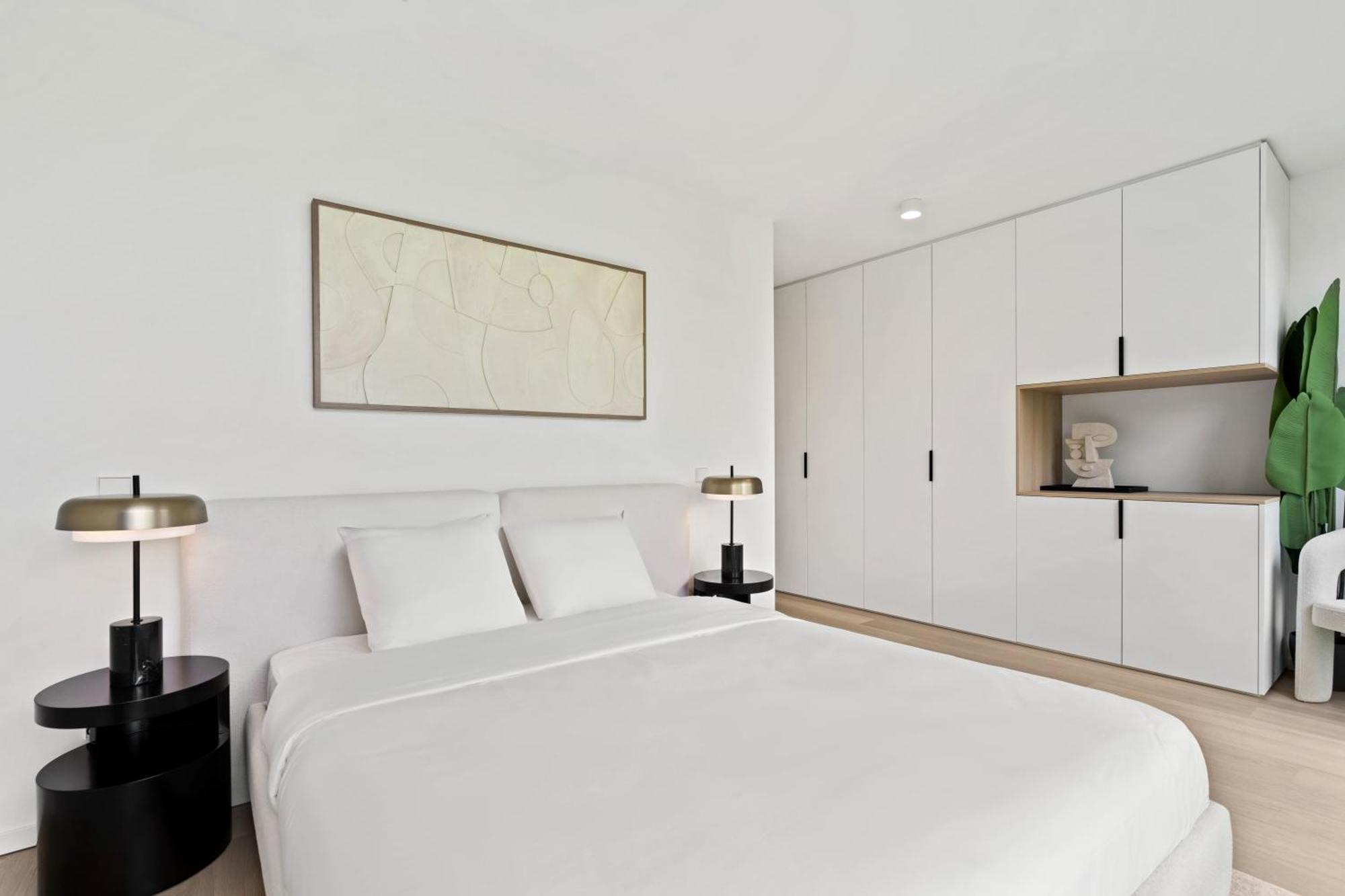 Luxury Haute Haven Queen Bed & Views *