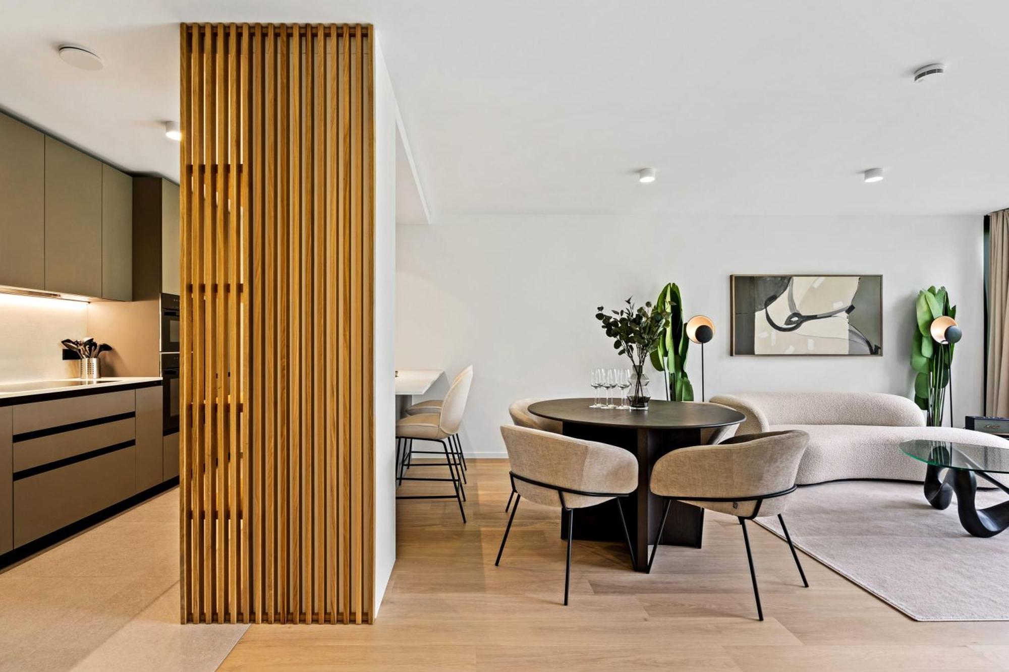 Luxury Haute Haven Queen Bed & Views * Luxembourg