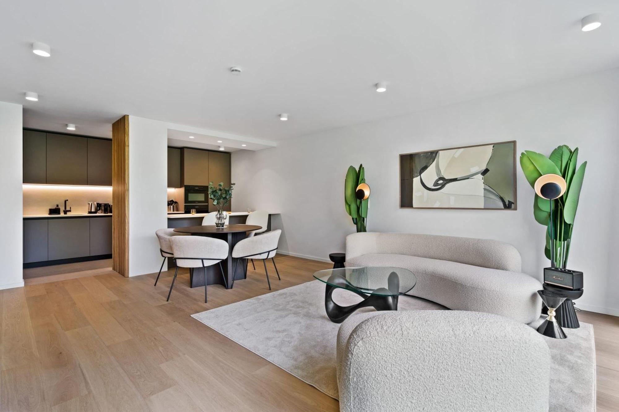 Luxury Haute Haven Queen Bed & Views *
