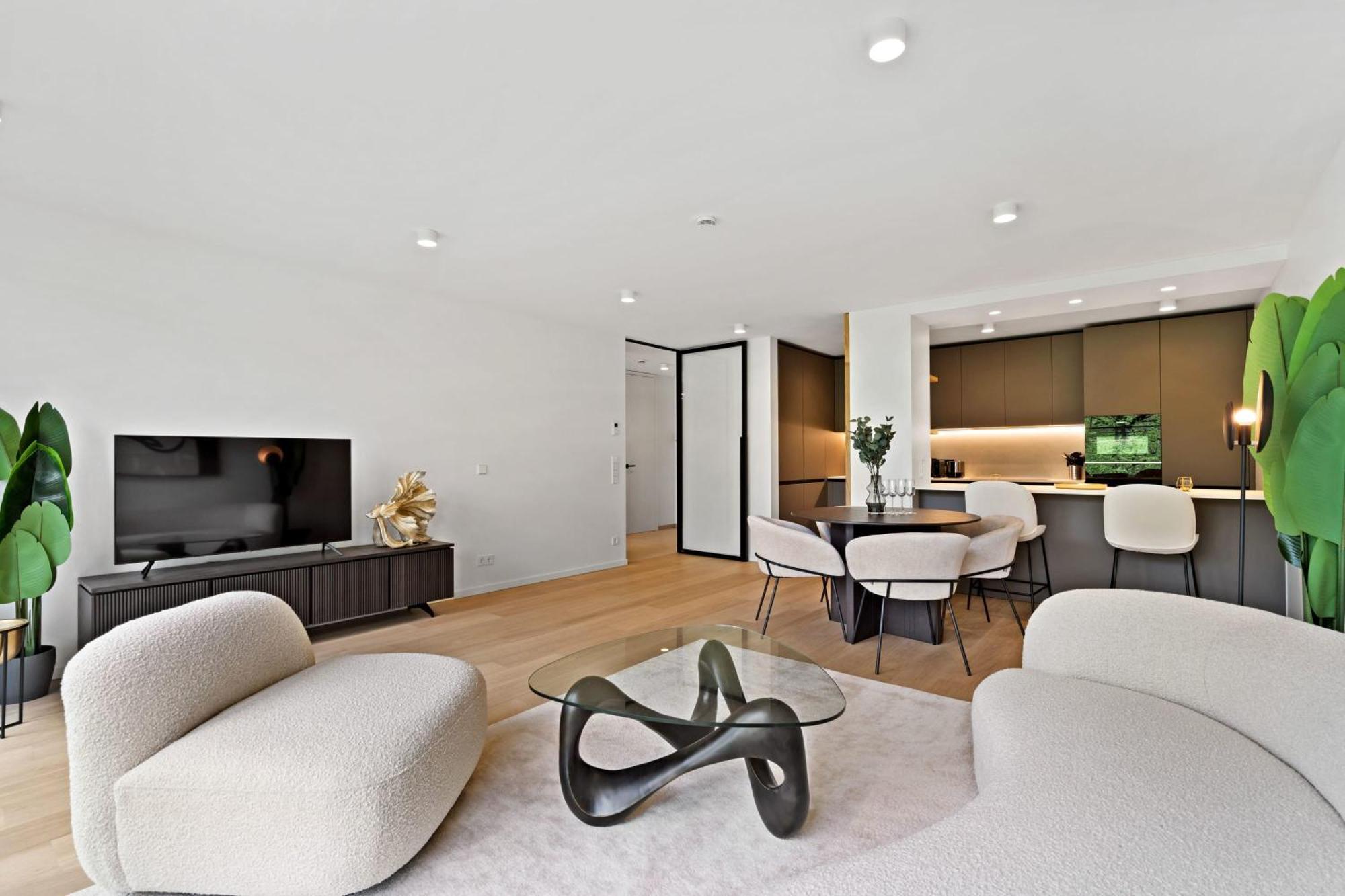 Luxury Haute Haven Queen Bed & Views *