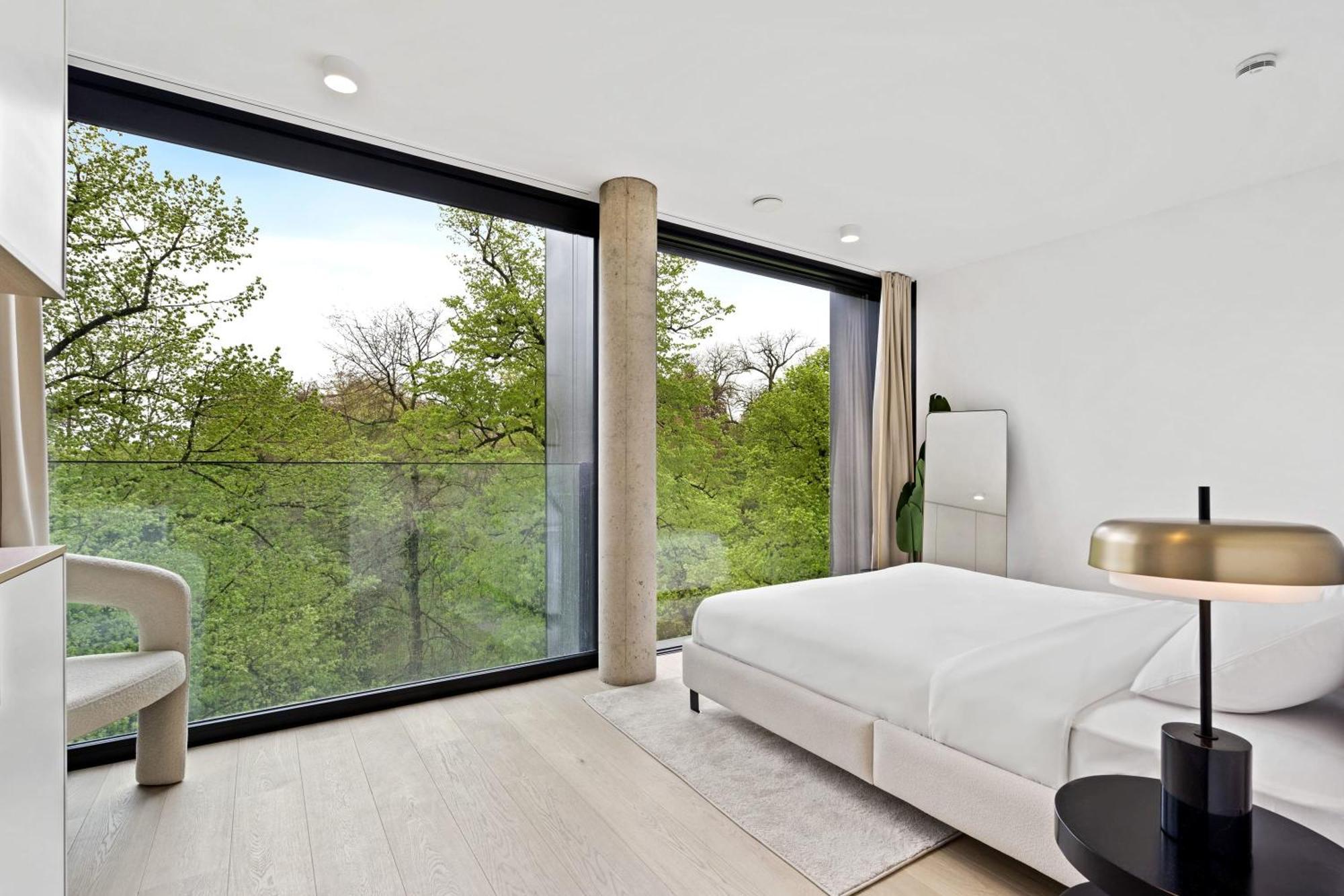 Luxury Haute Haven Queen Bed & Views * Luxembourg