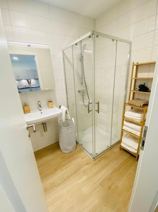 Luxury 2023 One Bedroom Flat In City Center W Parking Appartement *
