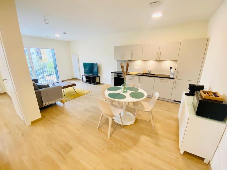Luxury 2023 One Bedroom Flat In City Center W Parking Appartement *