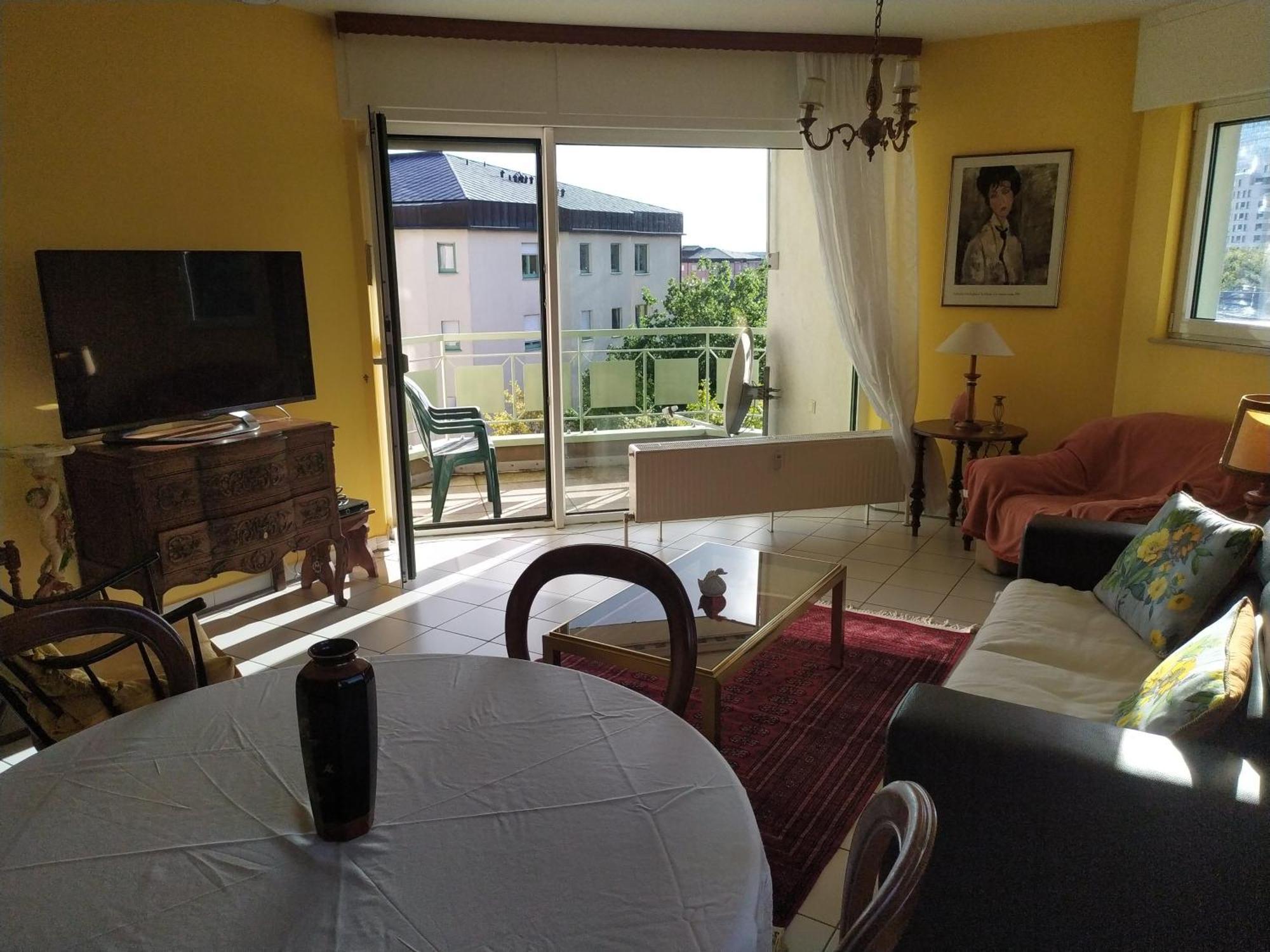 Quiet Peaceful 2br With Parking In Kirchberg *