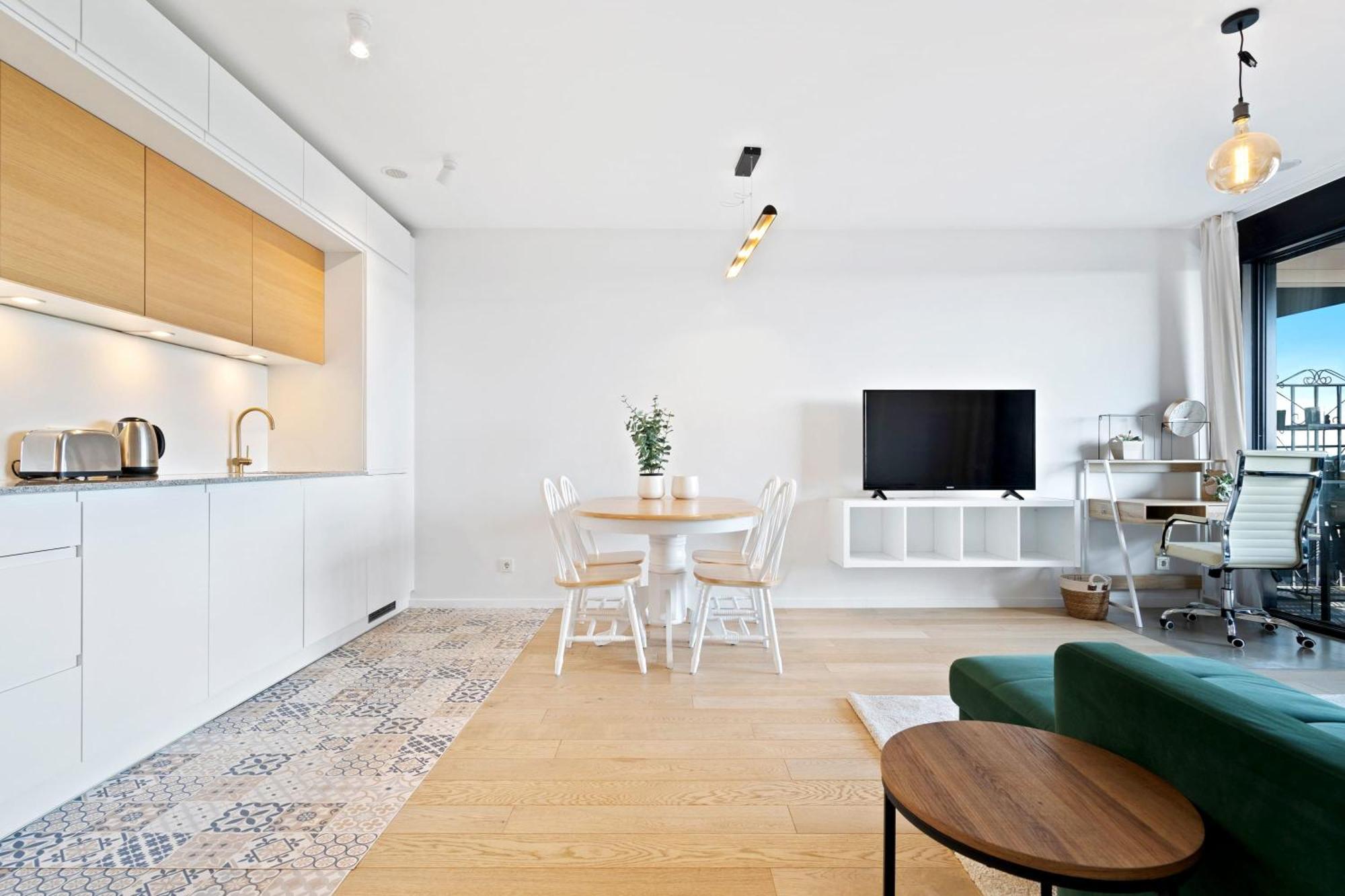 Appartement Luxurious Retreat Balcony & Pool Access