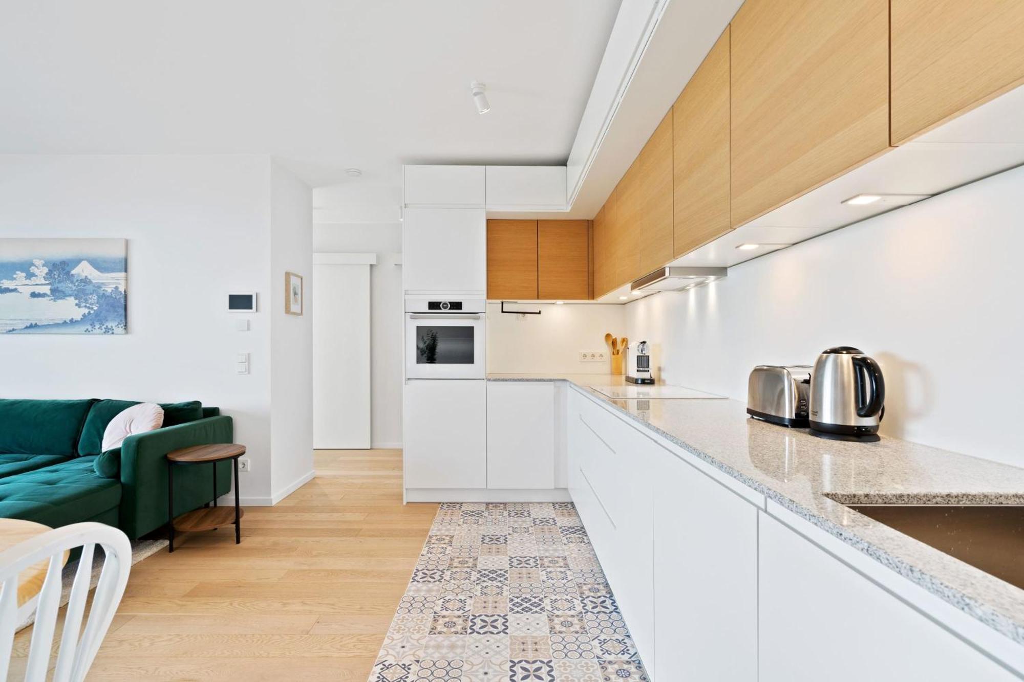 Luxurious Retreat Balcony & Pool Access Luxemburg