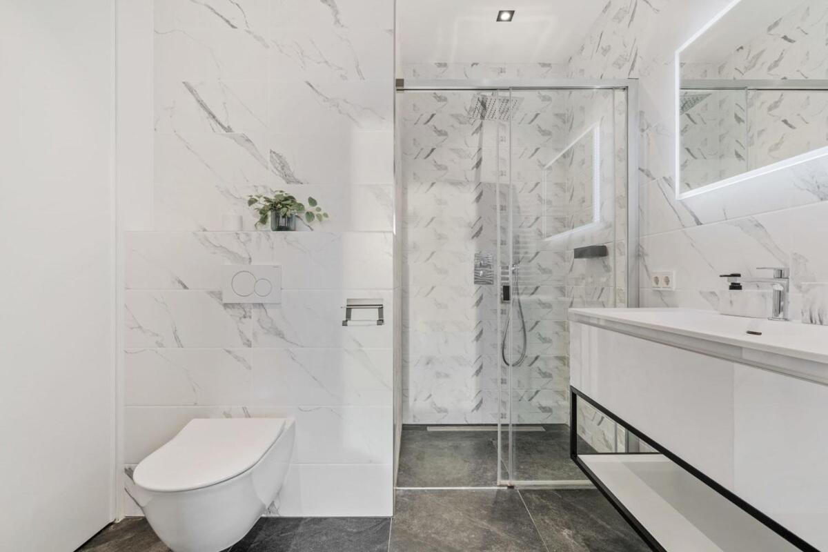 De Luxe 1 A Coucher, Centre Commercial, Piscine Et Fitness *