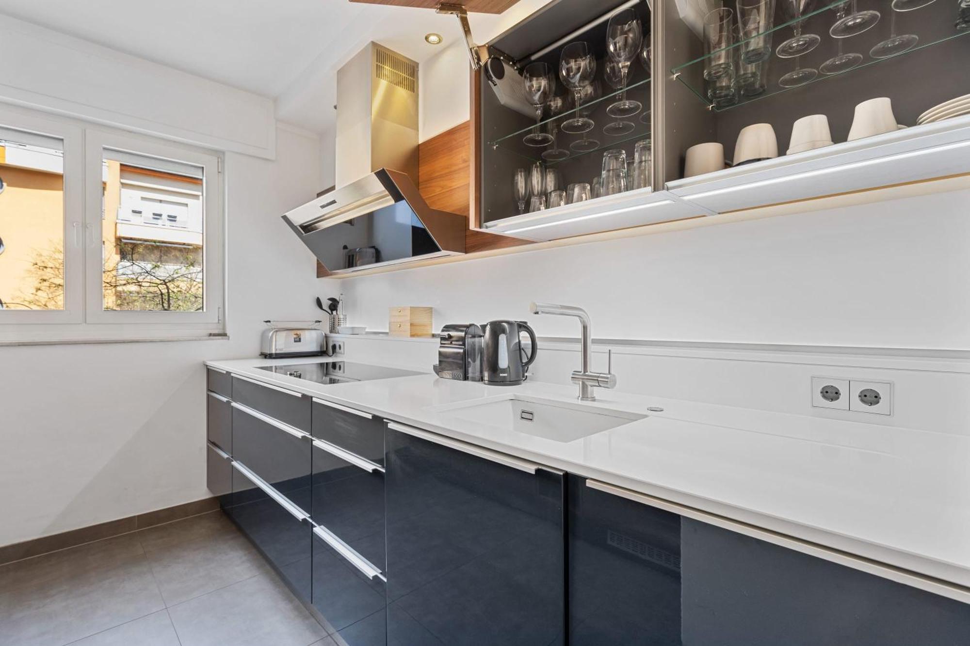 Modern Lux With Balcony In Appartement *