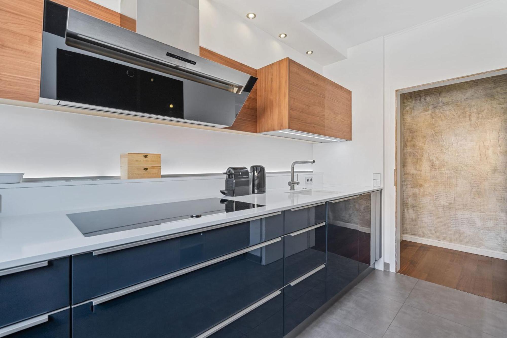 Modern Lux With Balcony In *
