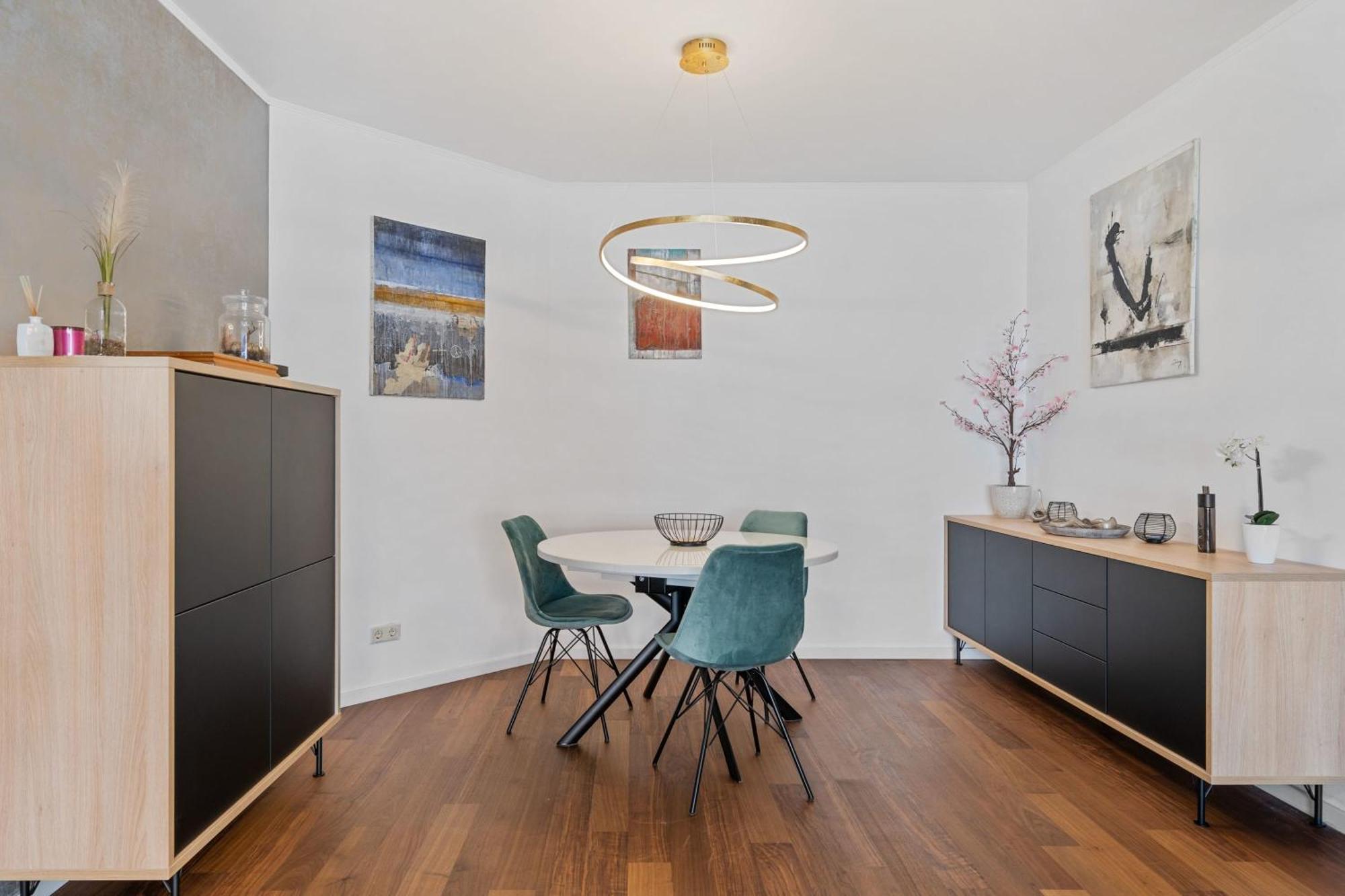 Modern Lux With Balcony In Appartement *