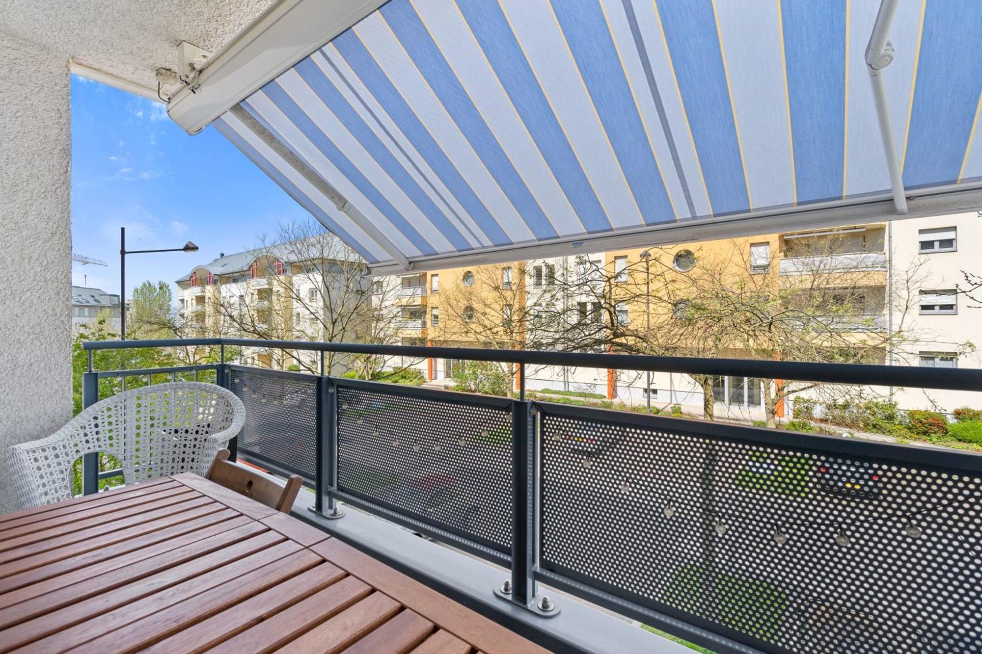 Modern Lux With Balcony In