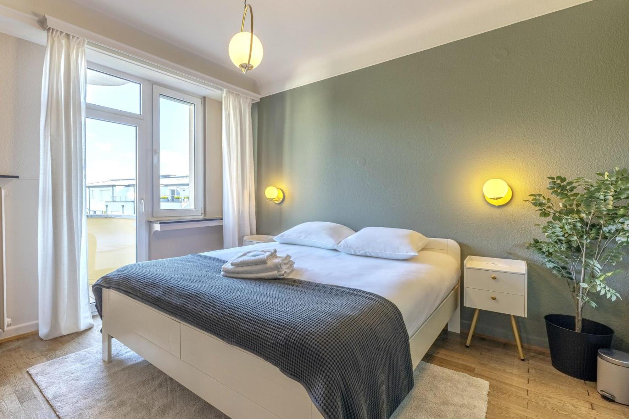 Spacious 2br Apt In Central W Balcony *