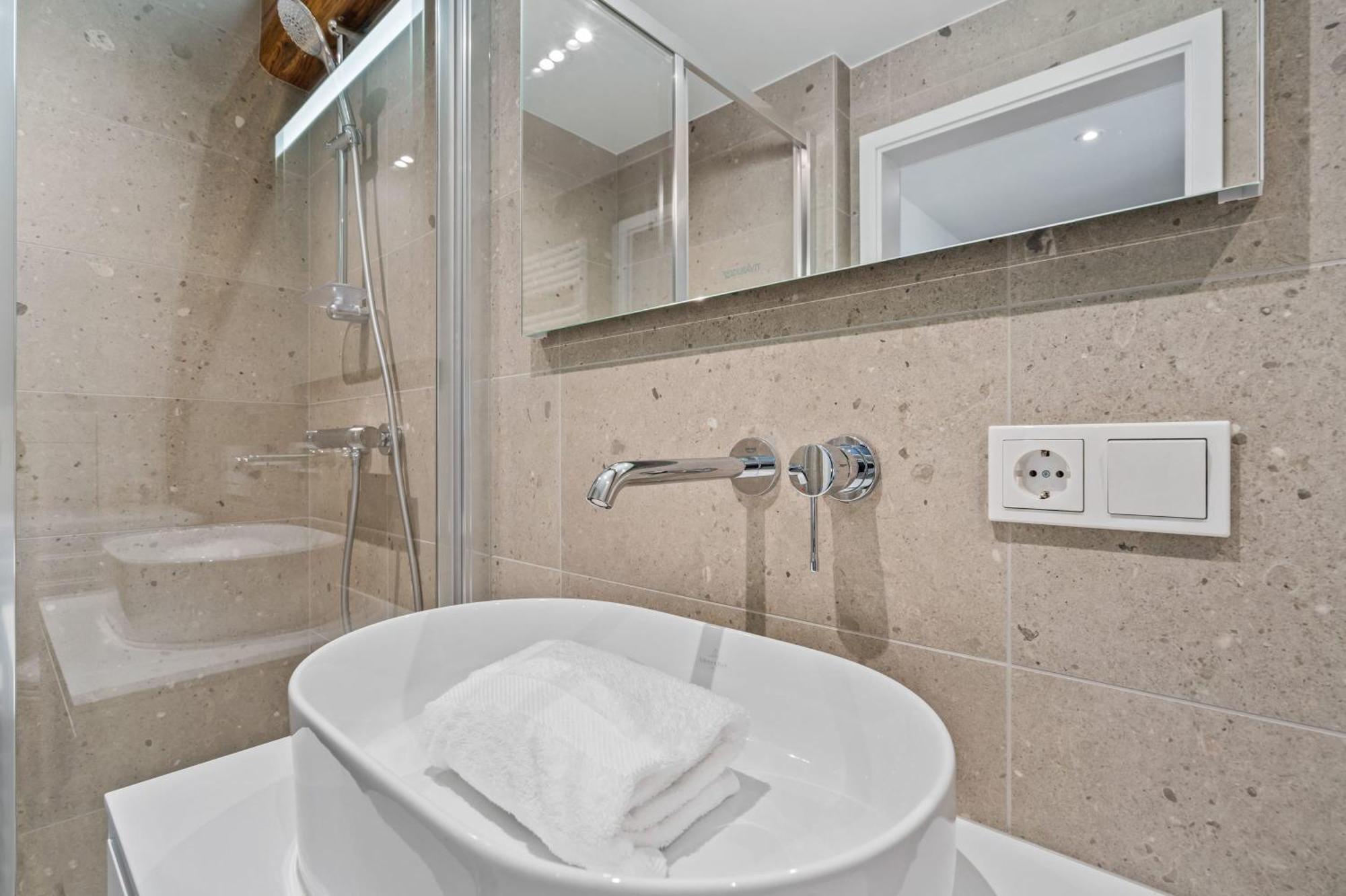 Elegant Clausen With King Bed & Wifi Apartment Luxembourg