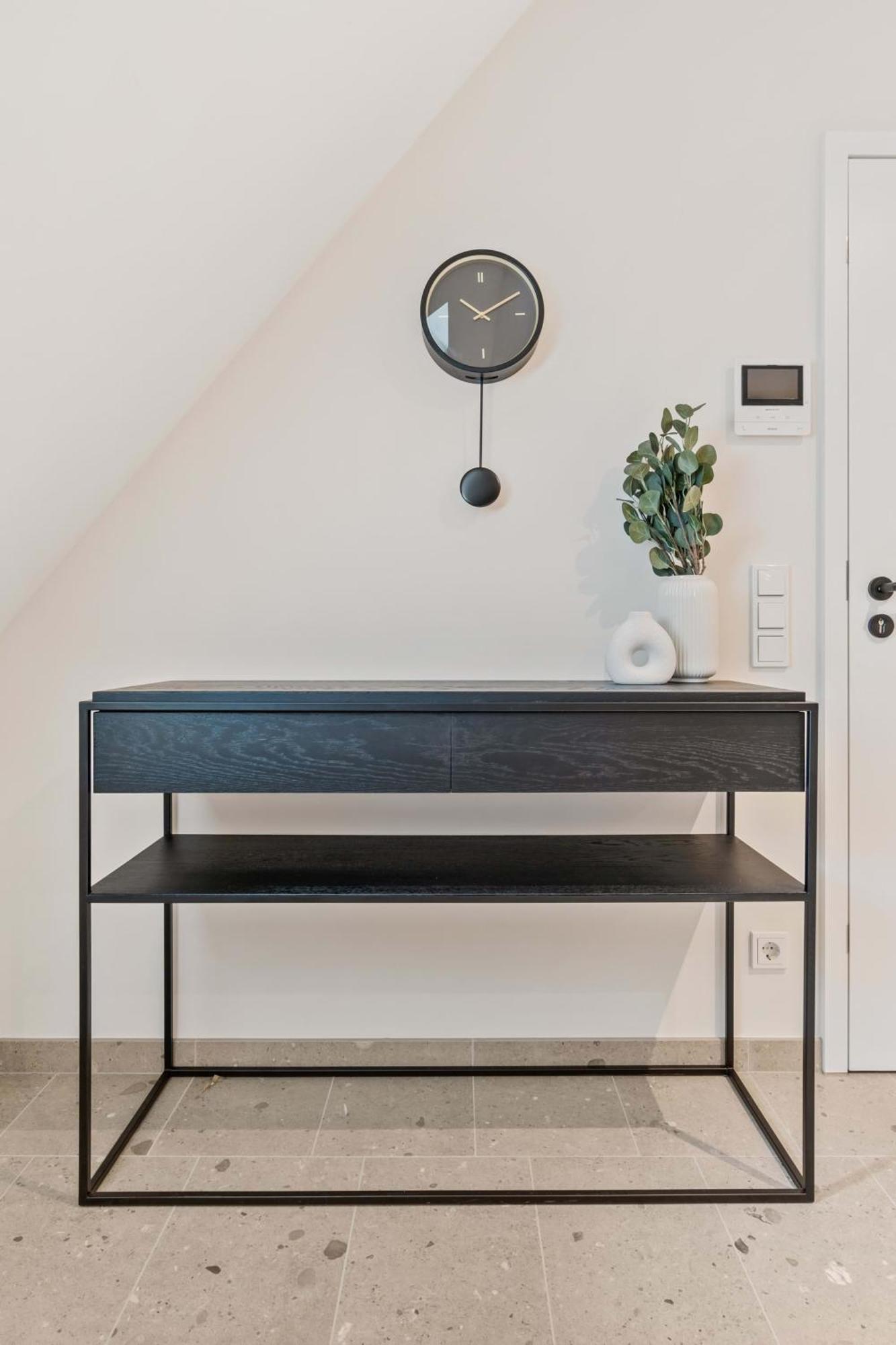 Elegant Clausen With King Bed & Wifi
