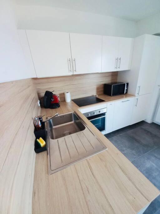 Large One Bedroom In Center With Terrace & Parking Appartement Luxembourg