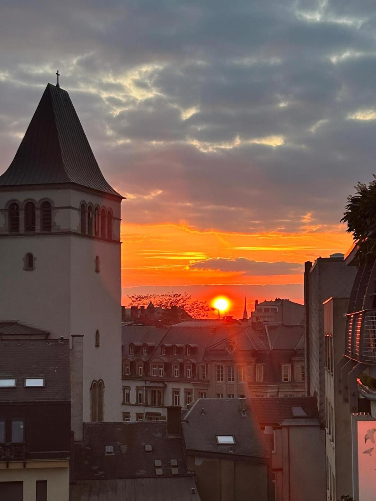 Luxury Penthouse With 3 Balconies -2 Bedrooms -petrus View & Parking Appartement